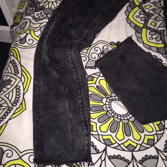 Zara ripped jeans !! - Picture 2 of 5